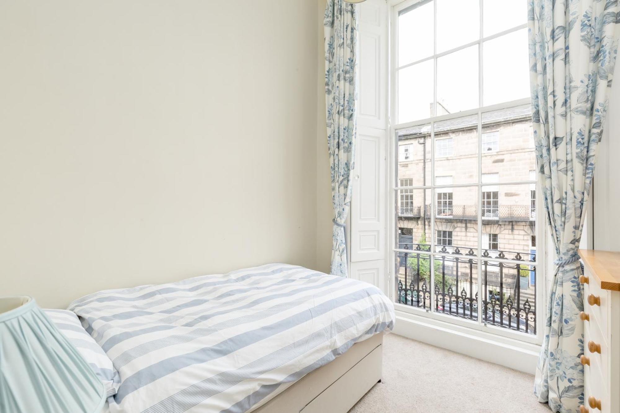 Light And Spacious 2 Bedroom Flat In Heart Of Edimburgo Esterno foto