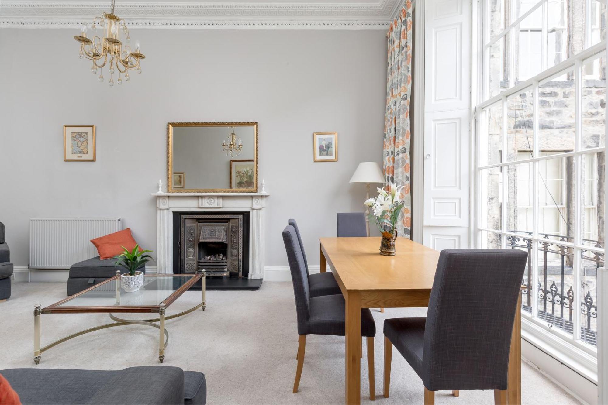 Light And Spacious 2 Bedroom Flat In Heart Of Edimburgo Esterno foto