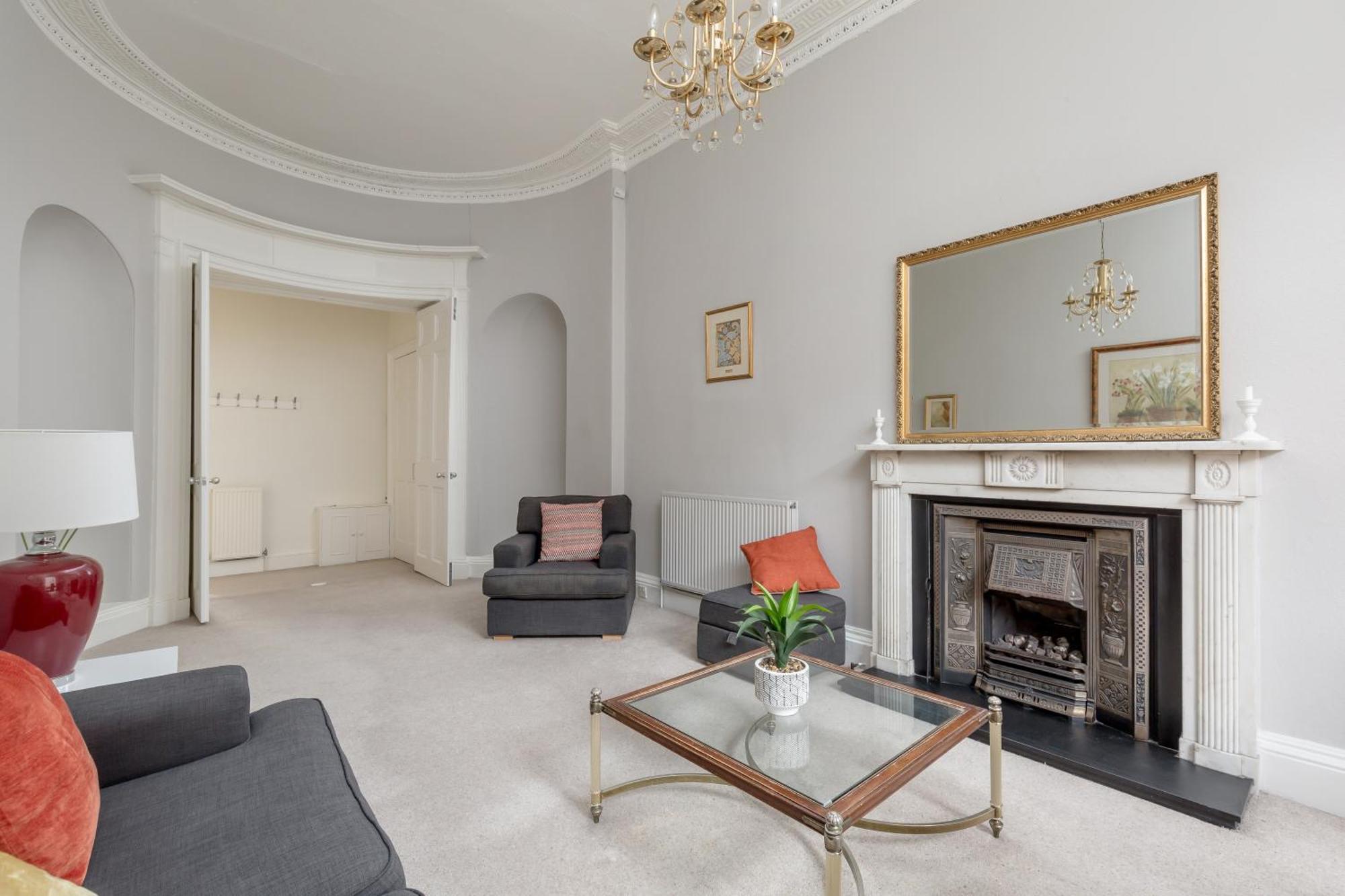 Light And Spacious 2 Bedroom Flat In Heart Of Edimburgo Esterno foto